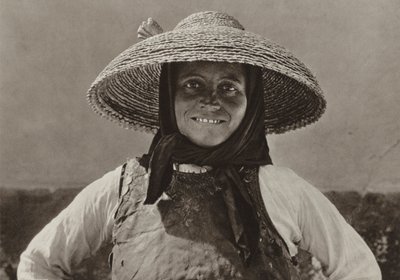 Rumunsko: Liebling, žena Suabian (černobílá fotografie) od Kurt Hielscher