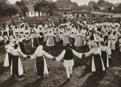 Rumunsko: Rusu Bargaului, Hora (č/b foto) od Kurt Hielscher