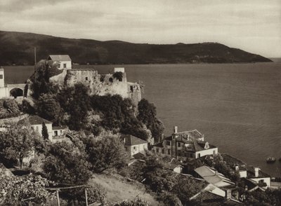Jugoslávie: Castelnuovo v zálivu Cattaro (černobílá fotografie) od Kurt Hielscher