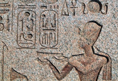 Obelisk s reliéfy a nápisy Ramesse II., Velký Amonův chrám, Tanis, Egypt, Egyptská civilizace, Nová říše, Dynastie XIX od Amadeo (after) Modigliani