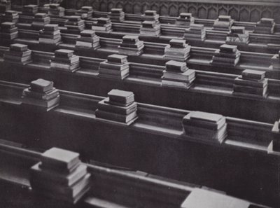 Knihy v Chapel, Eton (černobílá fotografie) od Laszlo Moholy-Nagy