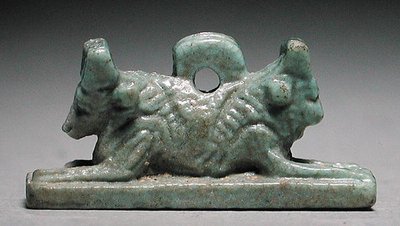Amulet lva s býčí hlavou, období Saite, 715-656 př.nl (modrozelená fajáns) od Late Period Egyptian