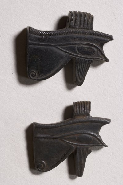 Dva wedjat oční amulety (obsidián) od Late Period Egyptian