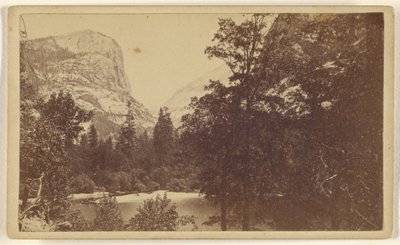 Zrcadlové jezero. Yo-Semite Valley. Mariposa Co. od Lawrence and Houseworth