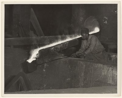 [pomocník formíře, Baldwin Locomotive Works, Eddystone, Pennsylvania]. od Lewis W. Hine
