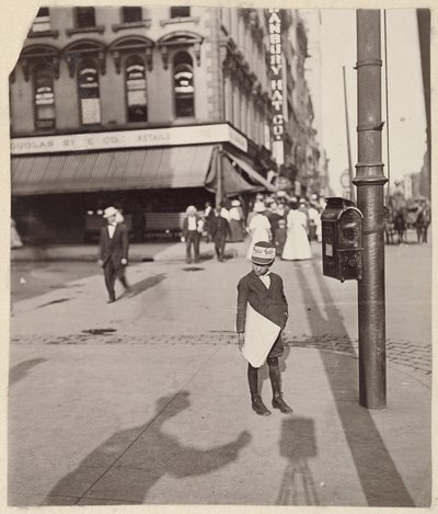 [Autoportrét s novinovým papírem] od Lewis W. Hine