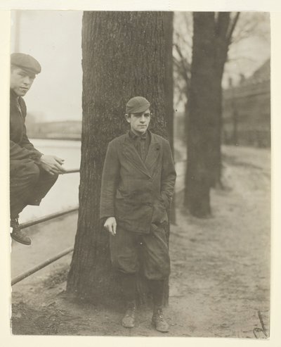 Chlapec z bělidla, Leon Halcourt, 16 let, Lawrence, Massachusetts od Lewis Wickes Hine