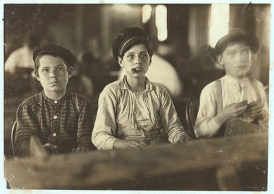 Chlapci vyrábějící doutníky v Englehardt und Co, Tampa, Florida, 1909 od Lewis Wickes Hine