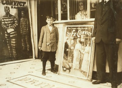 Brown McDowell 12letý uvaděč v Princess Theatre od Lewis Wickes Hine