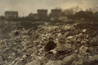 Děti na skládce na Rhode Islandu od Lewis Wickes Hine