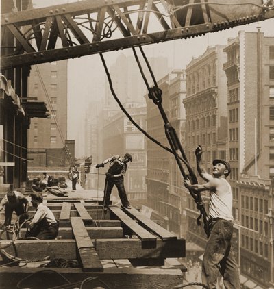 Stavební dělníci empire state building, c.1930 od Lewis Wickes Hine