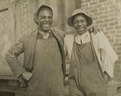 Dělníci v továrně na bavlnu od Lewis Wickes Hine