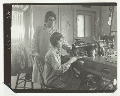 Tovární dělníci od Lewis Wickes Hine
