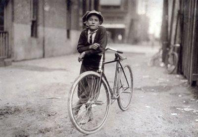 Patnáctiletý poslíček pracující pro Mackay Telegraph Company, Waco, Texas, 1913 od Lewis Wickes Hine