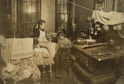 Jimmie Chinquanana kategorie „pod třídou“, doma v New Yorku za rodinným obchodem, 1913 od Lewis Wickes Hine