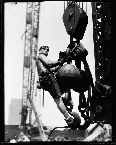 Na zvedáku, Empire State Building, 1931 od Lewis Wickes Hine