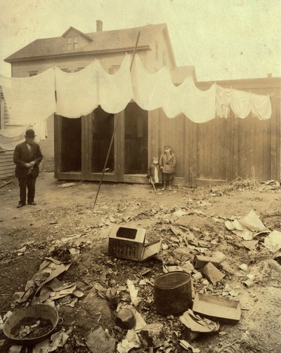 Přístavky na dvorku na ulici Borden Street v Providence na Rhode Islandu od Lewis Wickes Hine