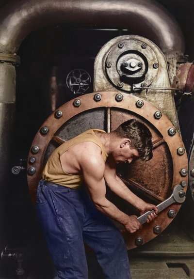 Mechanický mechanik pracující na parním čerpadle c.1920 (barevné foto) od Lewis Wickes Hine