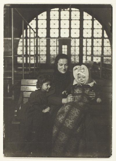 Ruská rodina, Ellis Island od Lewis Wickes Hine