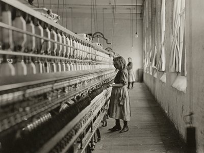 Sadie Pfeiferová, přadlena bavlny, Lancaster, Jižní Karolína od Lewis Wickes Hine