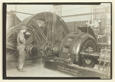 Doly dnes pomocí kabelů (s elektrickým pohonem). Toto je elektrárna v pensylvánském uhelném dole. od Lewis Wickes Hine