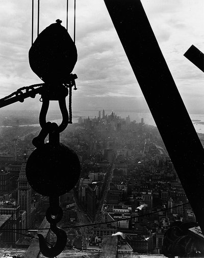 Pohled na Dolní Manhattan z Empire State Building, 1931 od Lewis Wickes Hine