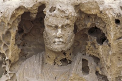 Egypt, Alexandrie, Katakomby Kom-esh-Shuqafa, interiér hypogea, detail sochy od Unbekannt Unbekannt
