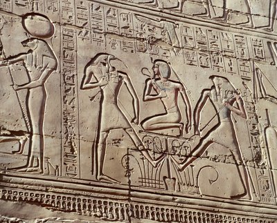 Vnitřní nástěnné reliéfy zobrazující obětiny božstvům, detail zobrazující mladého Ramsese II s božstvy Thovtem a Horem od Unbekannt Unbekannt