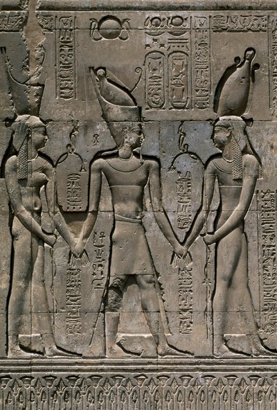 Reliéf s Thutmose III a bohy Hekou a Khnumem, Fasáda sloupové síně Chnumova chrámu, Esna, Egypt, egyptská civilizace, Detail s faraonem od Unbekannt Unbekannt
