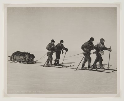 The Polar Party on the Trail (bromidový tisk) od Lieutenant Henry Robertson Bowers