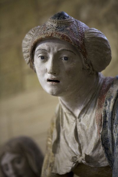 Svatá žena v čepici (malovaný kámen) od Ligier Richier