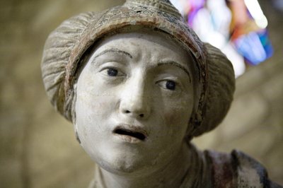 Svatá žena v čepici (malovaný kámen) od Ligier Richier