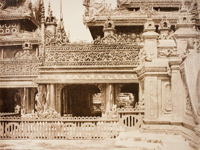 č. 92. Amerapoora. Další část Balkonu Kyoung č. 86 [Maha-too-lo-Bounghian Kyoung]. od Linnaeus Tripe