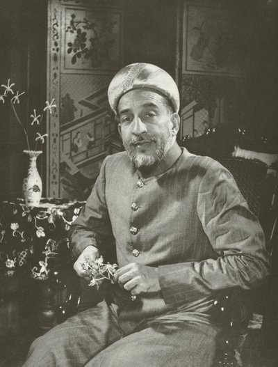 A Mamujee, Esq (černobílá fotografie) od Lionel Wendt
