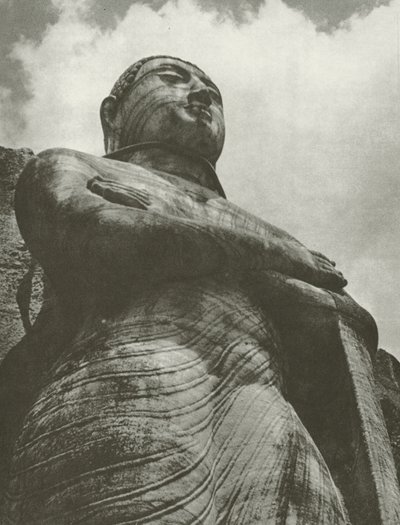 Ananda, Gal-Vihare (černobílá fotografie) od Lionel Wendt