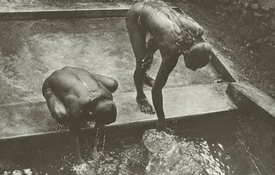 U studánky (čb foto) od Lionel Wendt