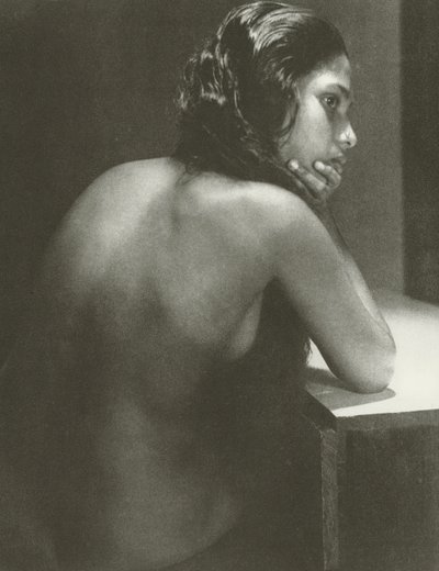Nahá (černobílá fotografie) od Lionel Wendt