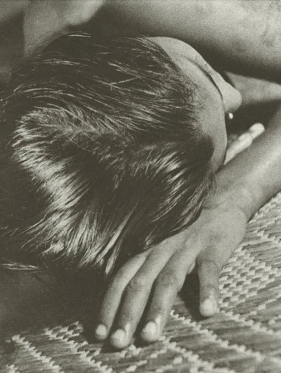 Siesta (černobílá fotografie) od Lionel Wendt