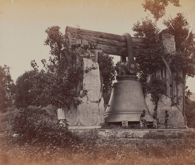 Big Bell, Mandalay, Barma od Lord Henry Rawlinson