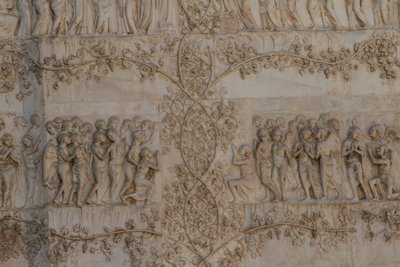 Scény posledního soudu, Příběhy apokalypsy, basreliéfy Lorenza Maitaniho (před 1275-1330) a asistentů, čtvrtý sloup, průčelí katedrály Orvieto, Umbrie, Itálie od Lorenzo Maitani