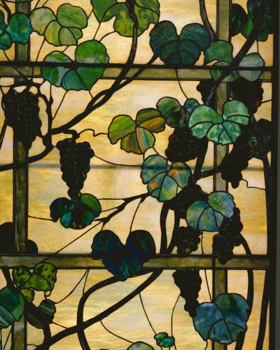 Grapevine Panel, cca 1902-15 (olovnaté favrilové sklo) od Louis Comfort Tiffany