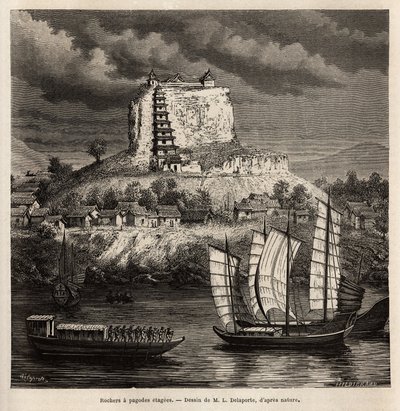 Skála s pagodovými jevišti a různými čluny na modré řece (Čína), rytina podle kresby L.Delaporteho, pro ilustraci průzkumné cesty v Indočíně od Francise Garniera, poručíka lodi, v letech 1866-1868, publikovaná v „ "Le tour du monde." od Louis Delaporte