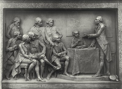 Antoine Laurent Lavoisier (1743-94) vysvětluje svou analýzu vzduchu svým kolegům (bronz) (č/b foto) od Louis Ernest Barrias