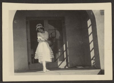 [Florence Dancing on Porch] od Louis Fleckenstein