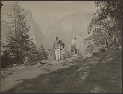 [Skupina turistů při pohledu na vyhlídku] od Louis Fleckenstein