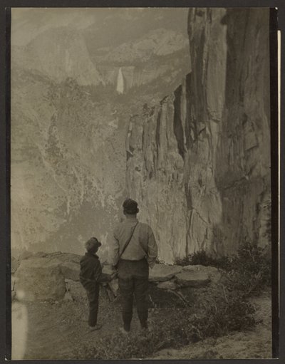 Liberty Cap a vodopády Nevada Falls, pohled z turistické stezky Ledge Trail, Národní park Yosemite od Louis Fleckenstein
