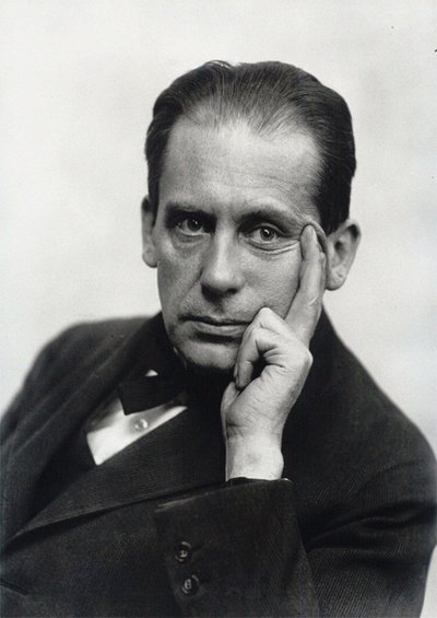 Walter Gropius, asi 1919. od Louis Held