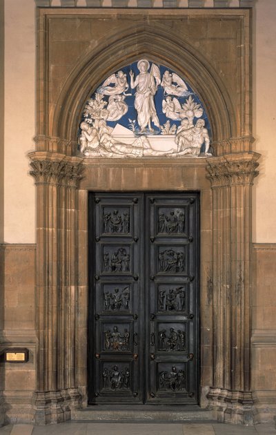 Smaltovaná terakota představující vzkříšení nad severními dveřmi sakristie kostela Santa Maria del Fiore - 1442 od Luca Della Robbia