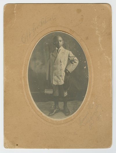 Fotografie Luciuse Harpera, Jr., který odešel do školy, ca. 1910. od Lucius Harper