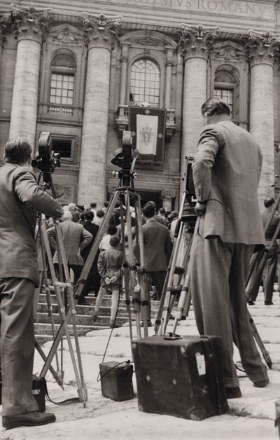 Fotografové na Svatopetrském náměstí v Římě od Luigi Leoni
